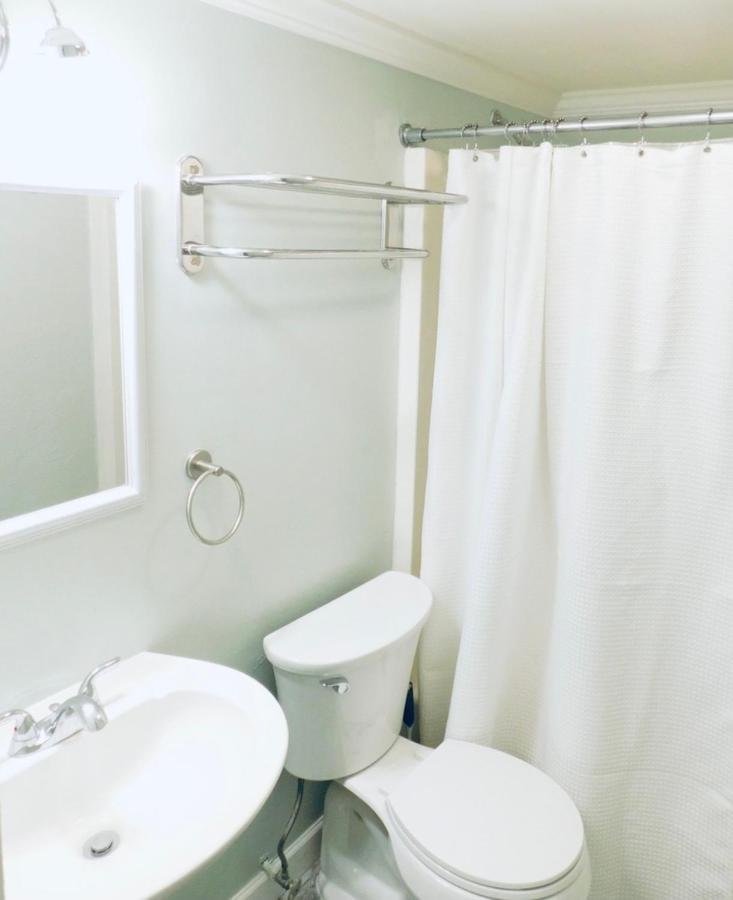 Budget Friendly Condo Perfect For A Romantic Getaway Within Walking Distance To The Beach! غولف شورز المظهر الخارجي الصورة