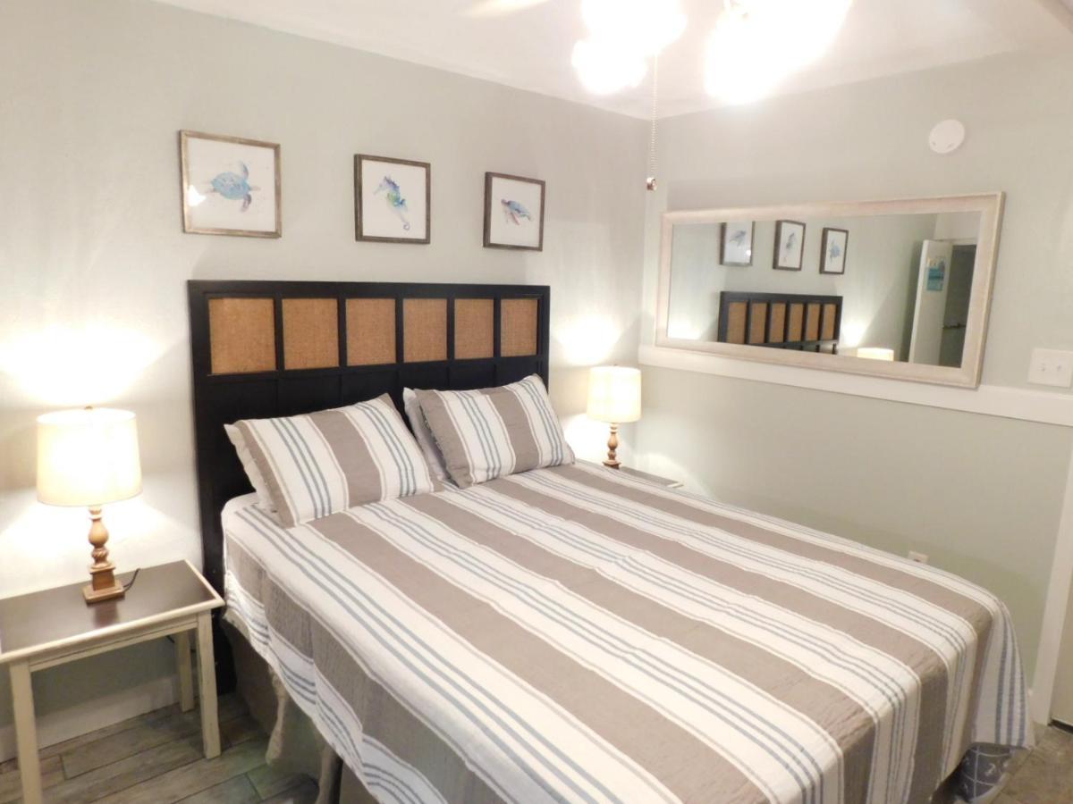 Budget Friendly Condo Perfect For A Romantic Getaway Within Walking Distance To The Beach! غولف شورز المظهر الخارجي الصورة