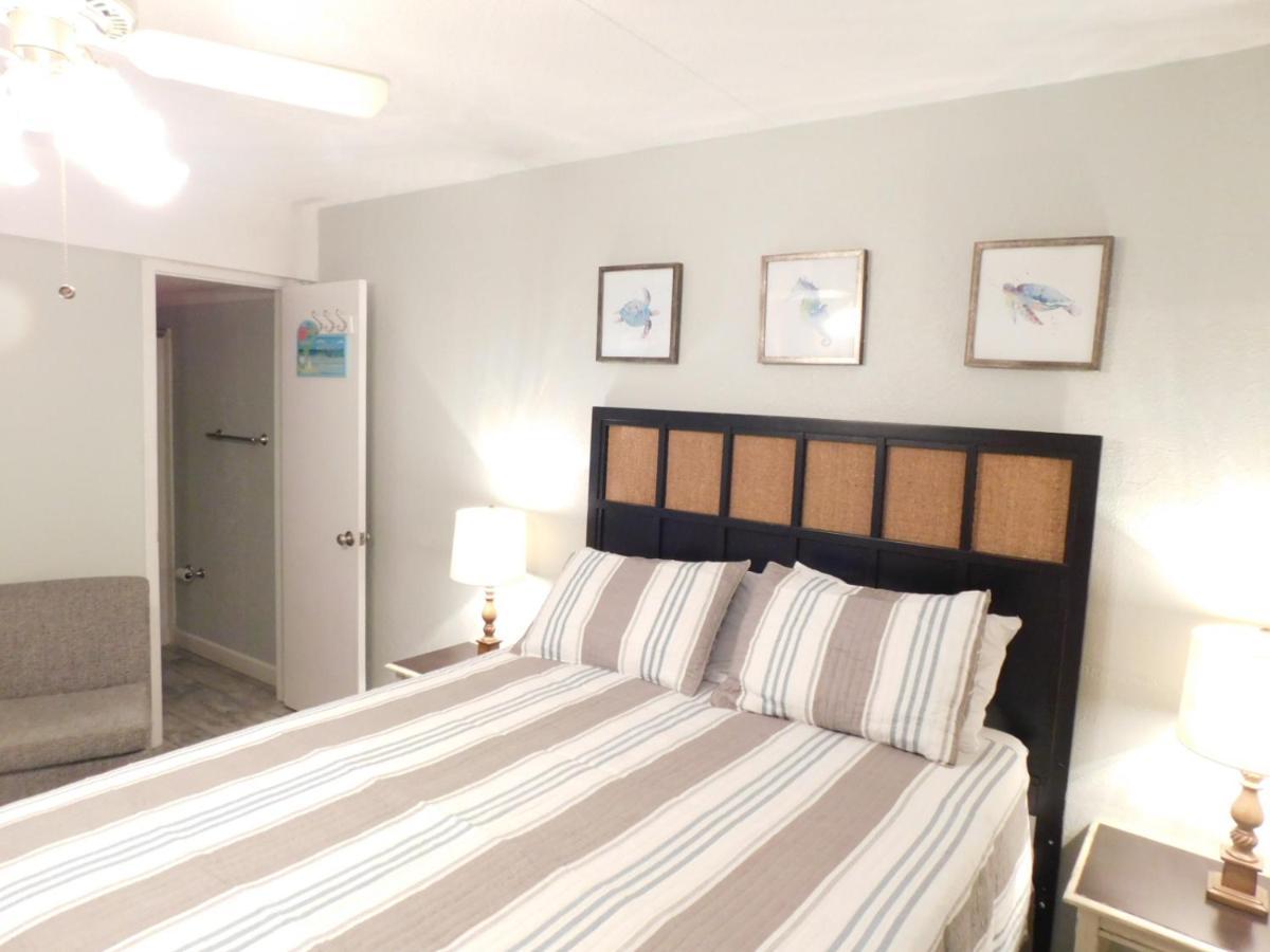 Budget Friendly Condo Perfect For A Romantic Getaway Within Walking Distance To The Beach! غولف شورز المظهر الخارجي الصورة