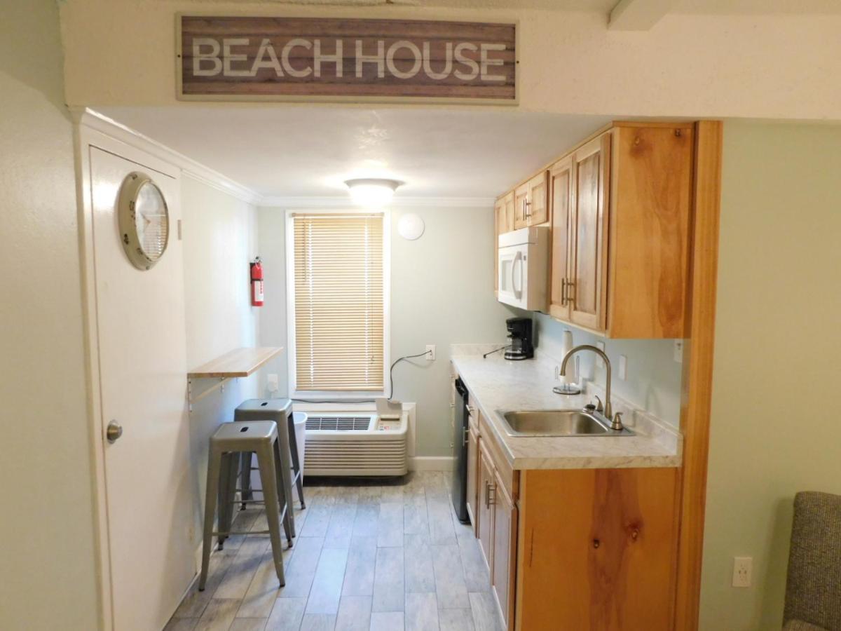 Budget Friendly Condo Perfect For A Romantic Getaway Within Walking Distance To The Beach! غولف شورز المظهر الخارجي الصورة