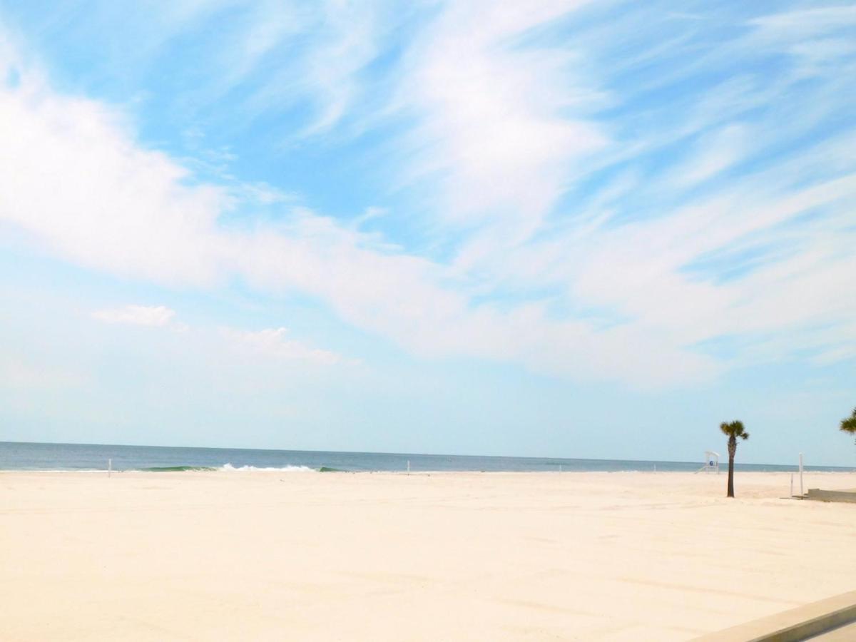 Budget Friendly Condo Perfect For A Romantic Getaway Within Walking Distance To The Beach! غولف شورز المظهر الخارجي الصورة
