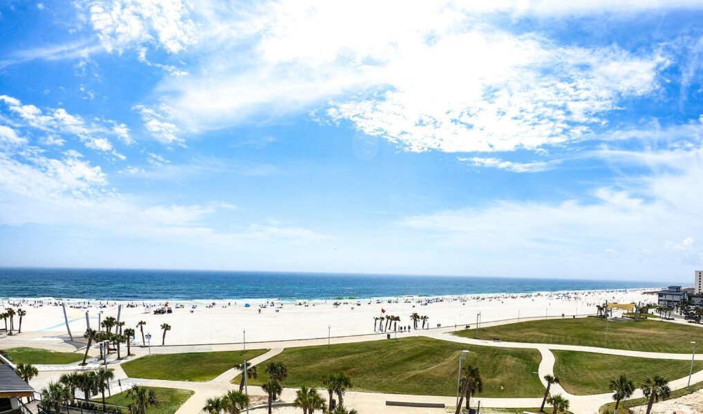 Budget Friendly Condo Perfect For A Romantic Getaway Within Walking Distance To The Beach! غولف شورز المظهر الخارجي الصورة