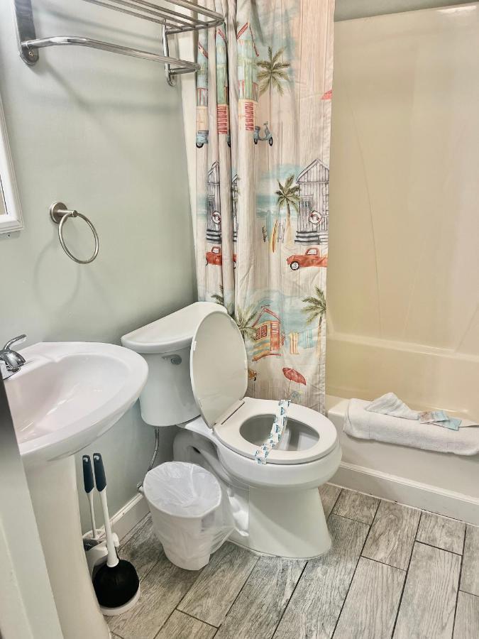 Budget Friendly Condo Perfect For A Romantic Getaway Within Walking Distance To The Beach! غولف شورز المظهر الخارجي الصورة