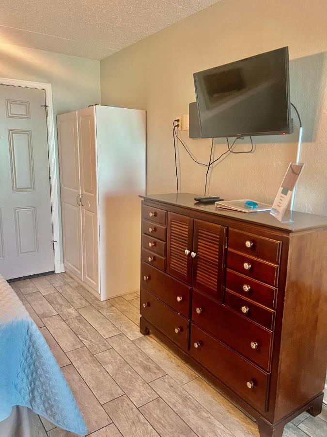 Budget Friendly Condo Perfect For A Romantic Getaway Within Walking Distance To The Beach! غولف شورز المظهر الخارجي الصورة